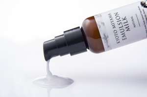 画像2: 京都美山の潤い乳液(50ml) (2)